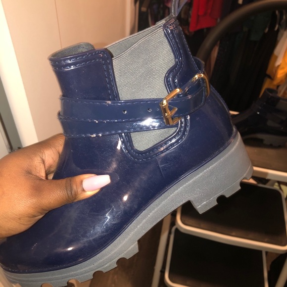 Navy Crisscross Rainboots - Picture 4 of 7